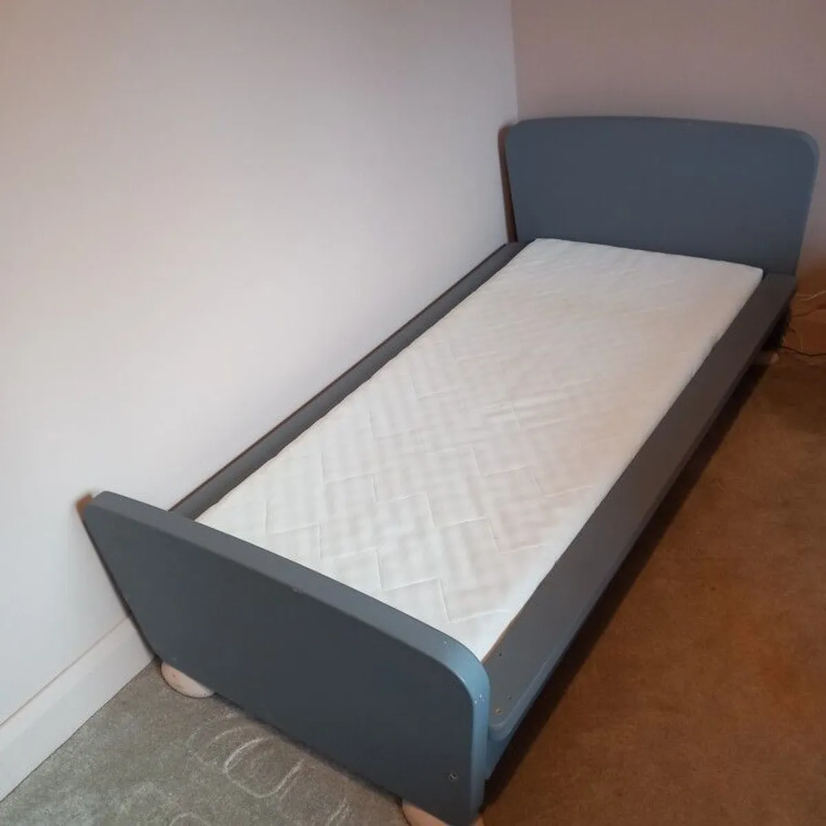 Toddler bed