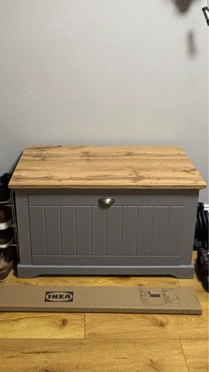 Coat rack and storage box - Image 2