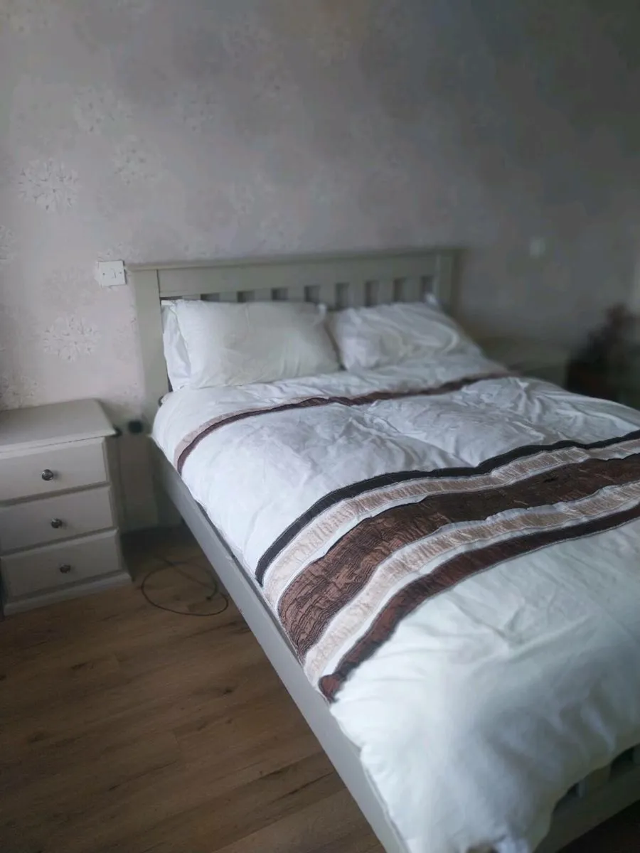 Double bed - Image 1