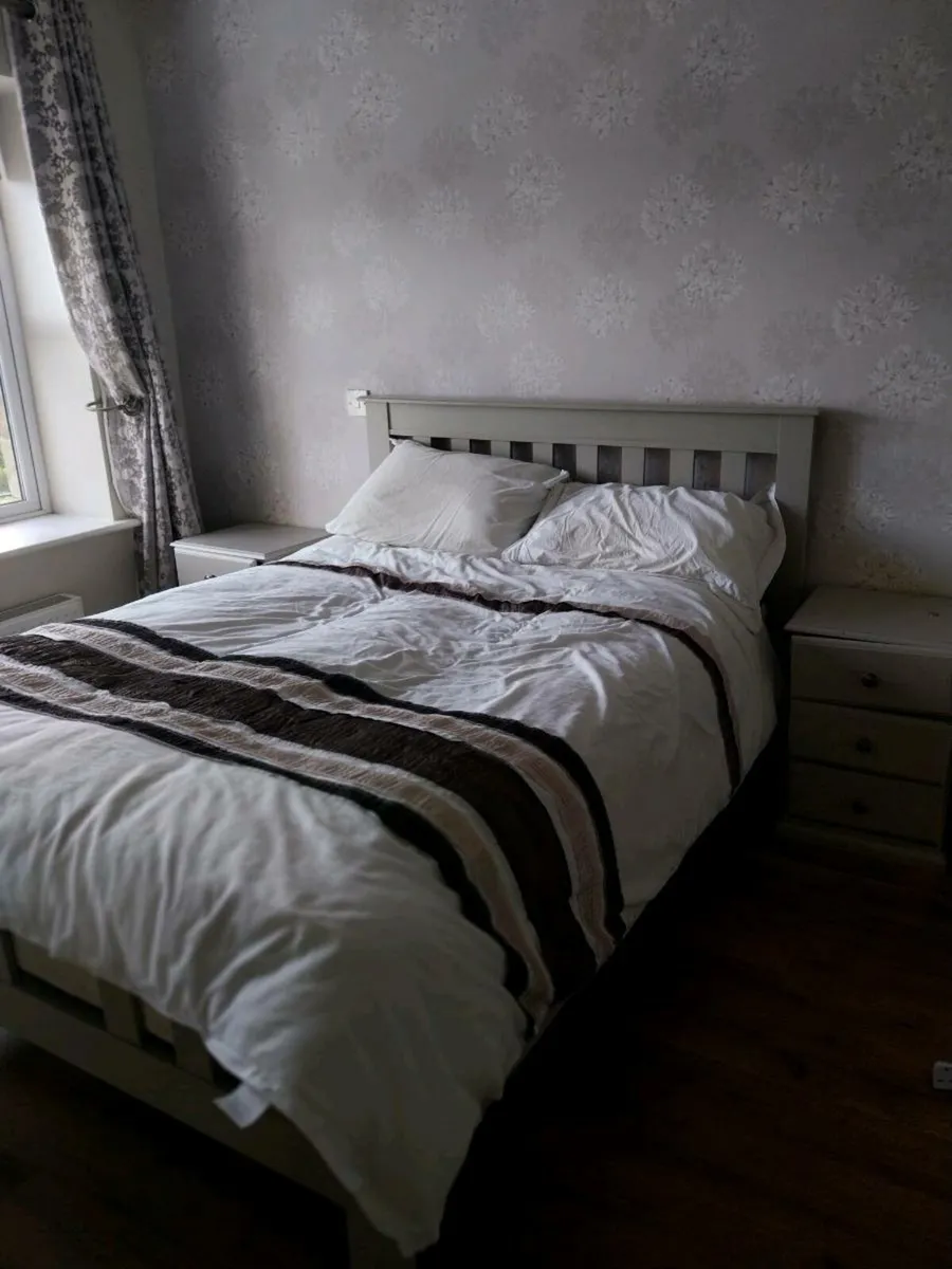 Double bed - Image 2