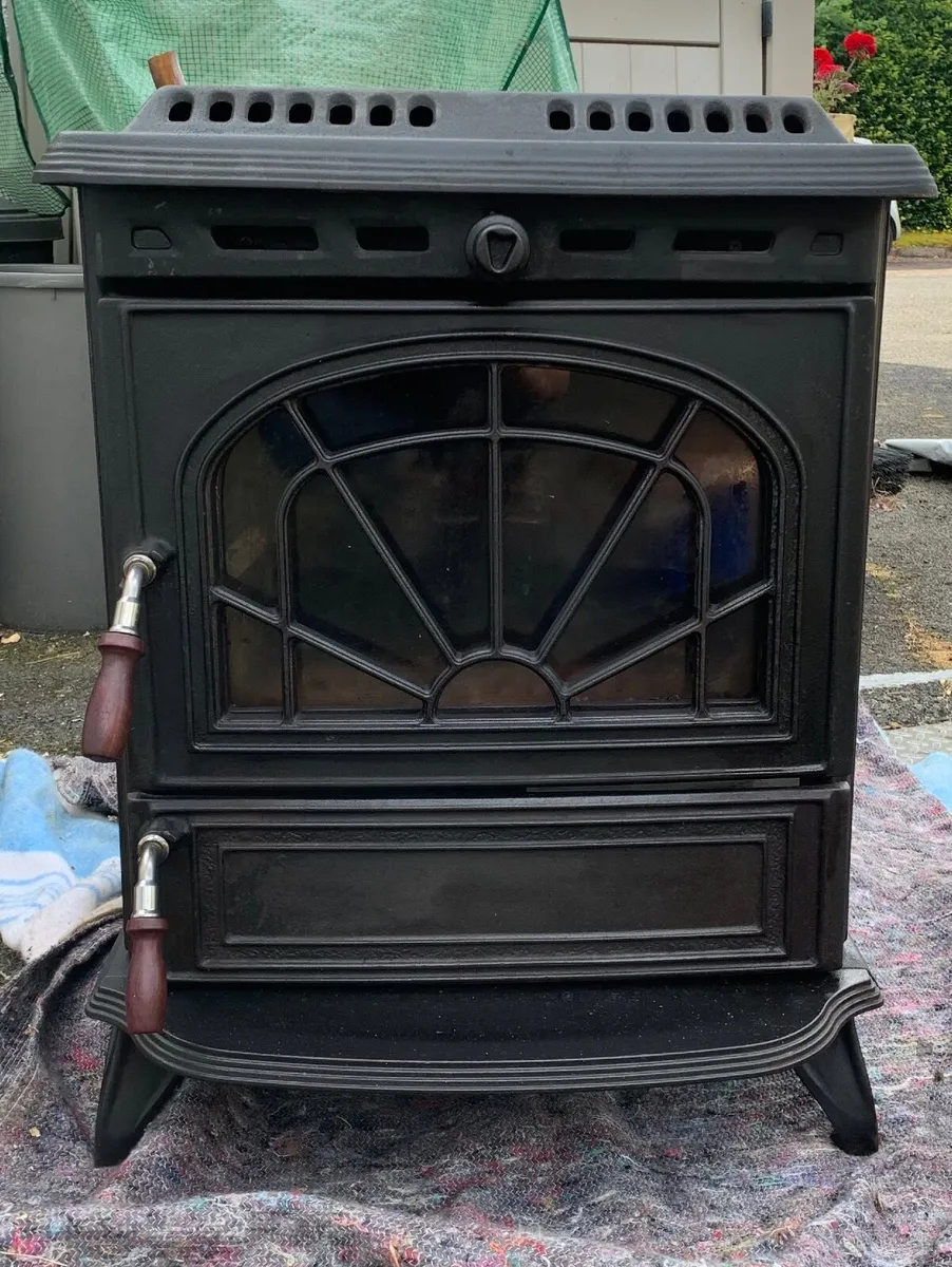 Stanley multi-fuel stove with back boiler - Image 2
