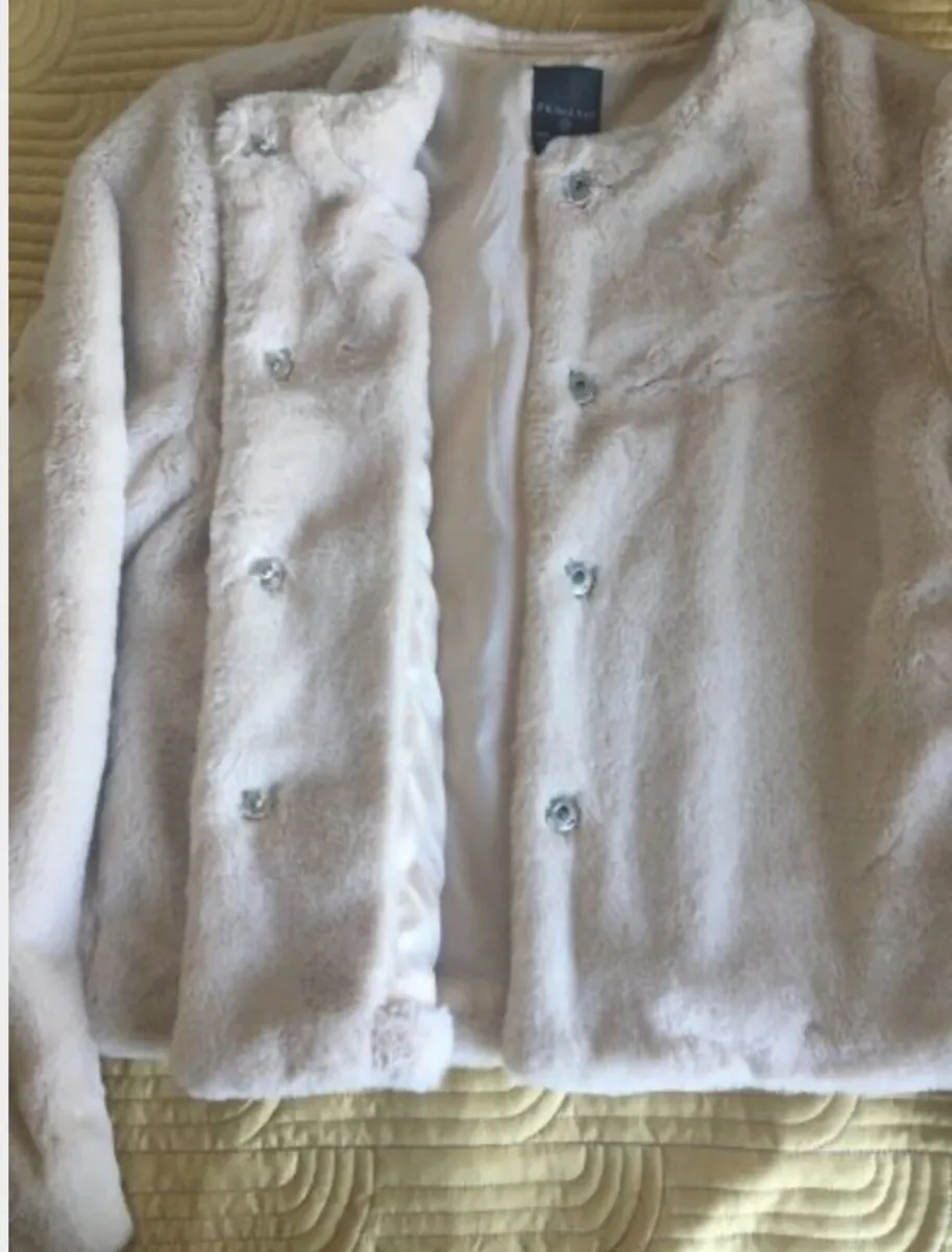 Stunning Penney's Cream Faux Fur Jacket - Size 6/8 - Image 3