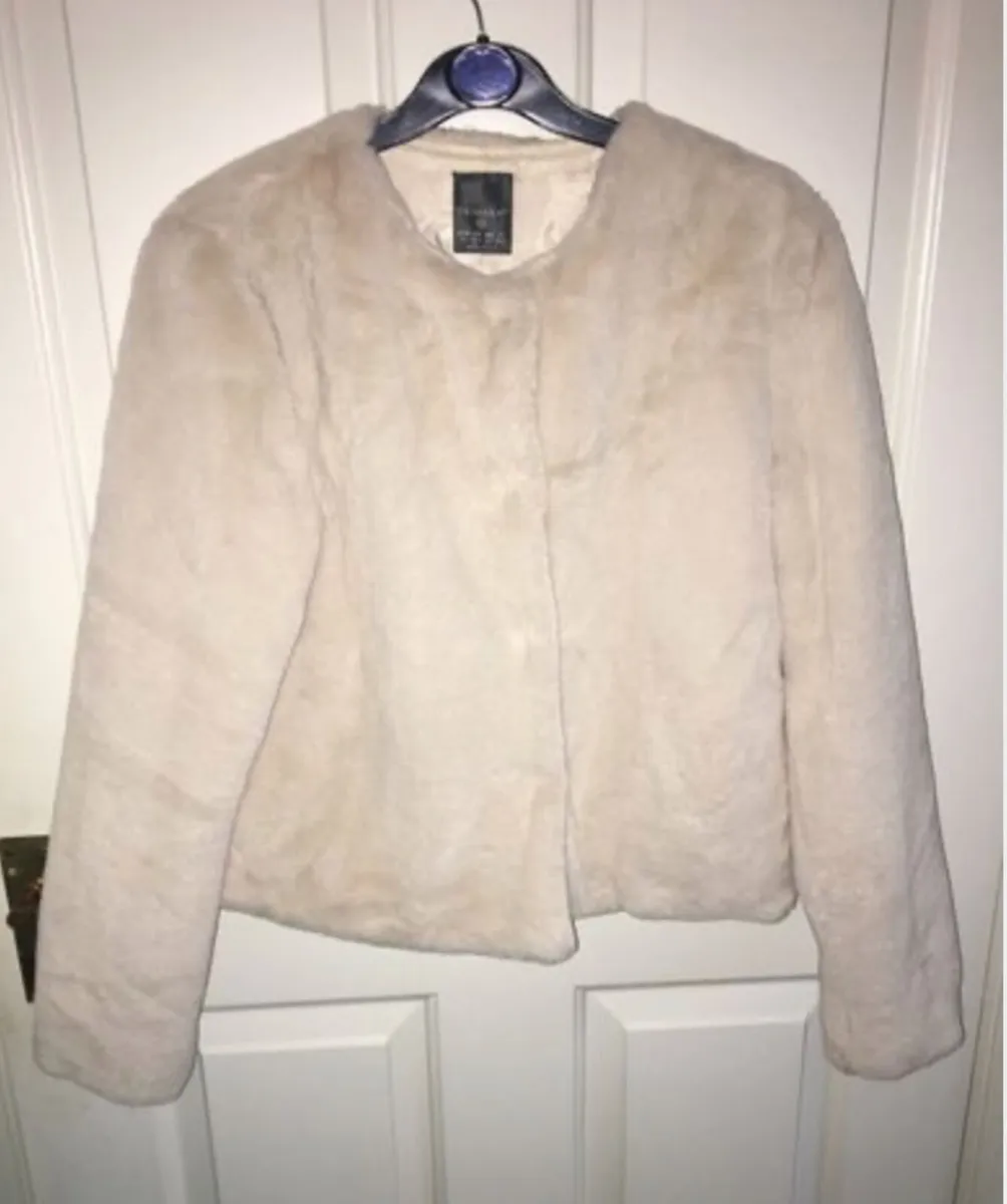 Stunning Penney's Cream Faux Fur Jacket - Size 6/8 - Image 4
