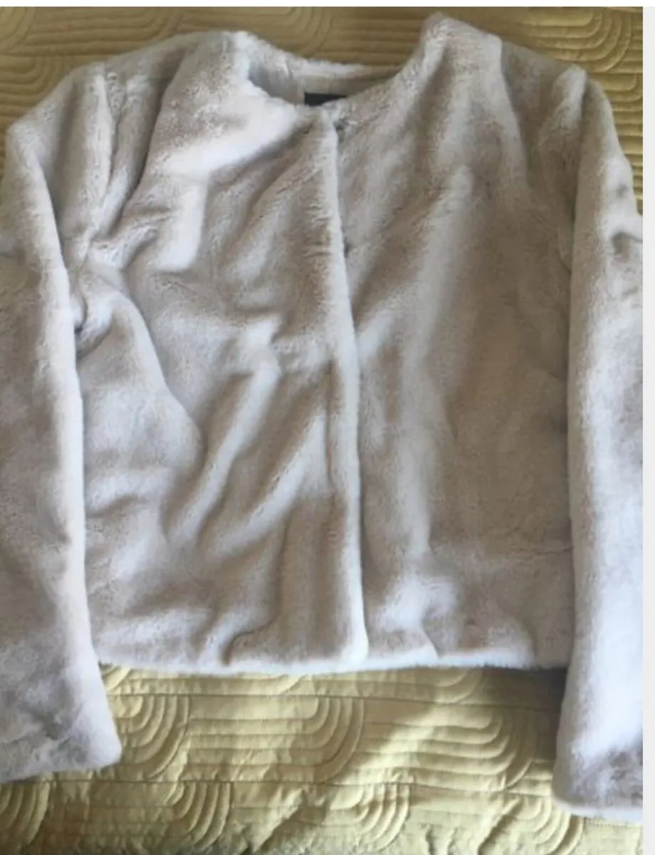 Stunning Penney's Cream Faux Fur Jacket - Size 6/8 - Image 1