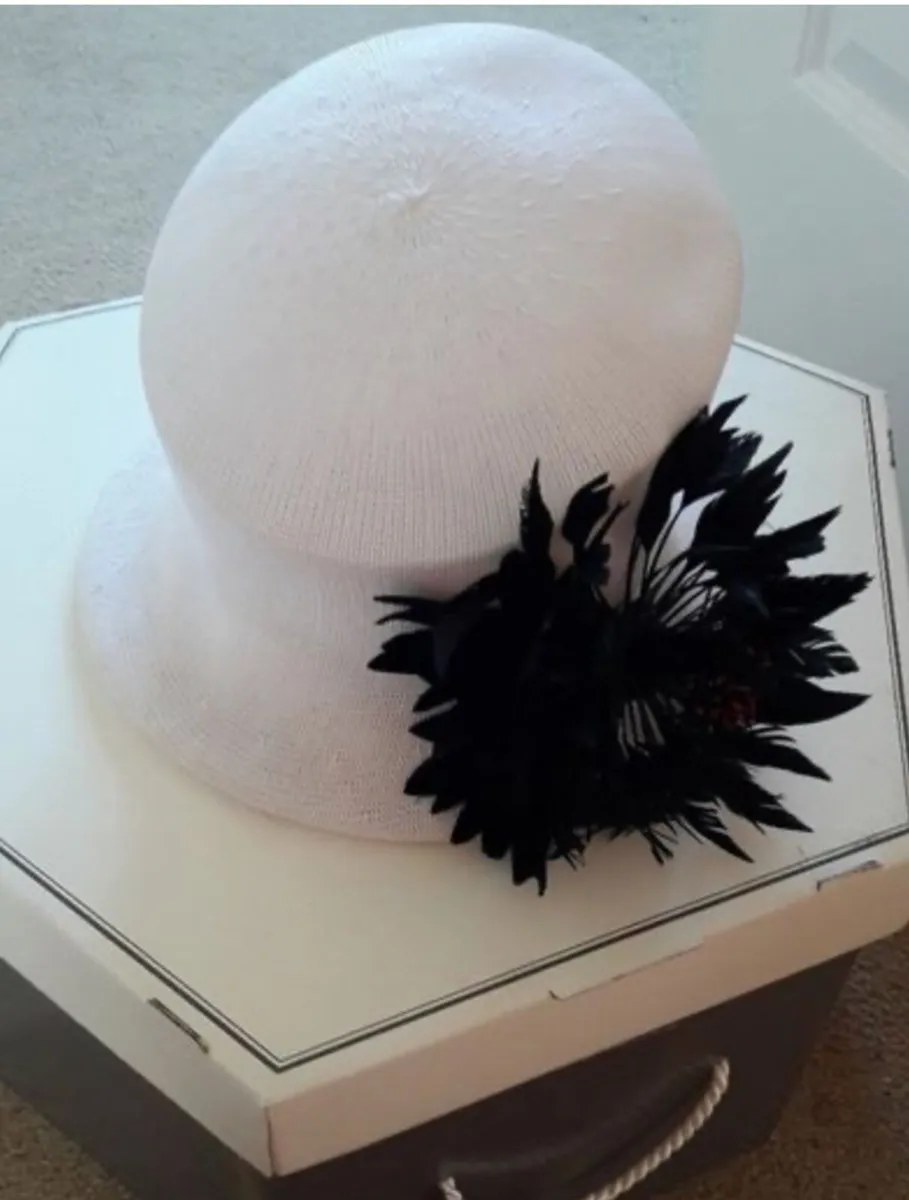 Philip Treacy Stunning hat - Image 1