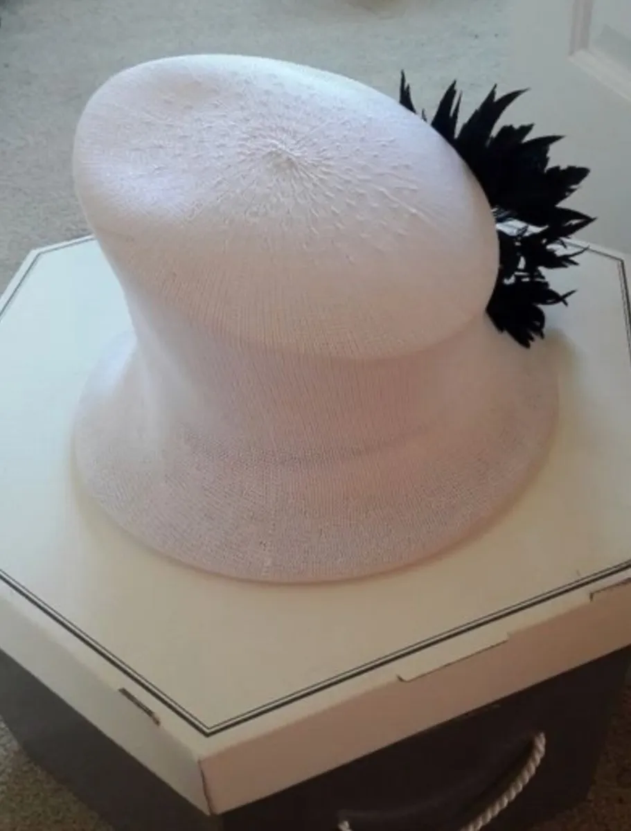 Philip Treacy Stunning hat - Image 2