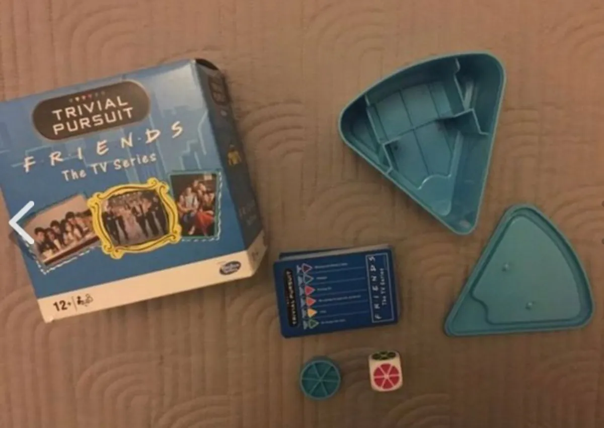Friends Trivial Pursuit - Game - Christmas - Image 2
