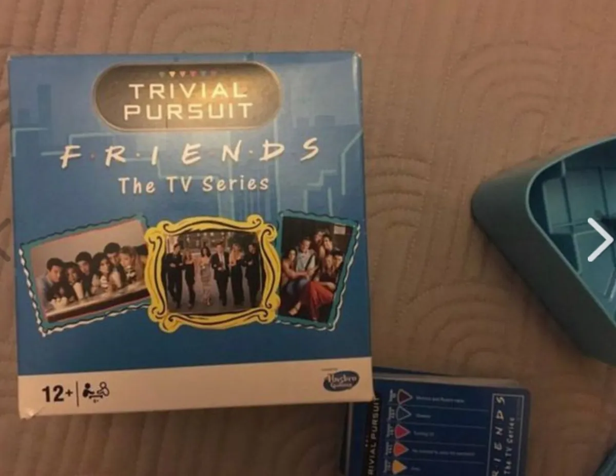 Friends Trivial Pursuit - Game - Christmas - Image 4