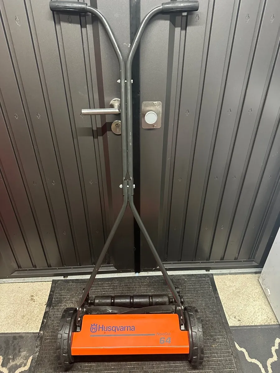 Husqvarna HiCut 64 Manual Lawnmower - Image 1