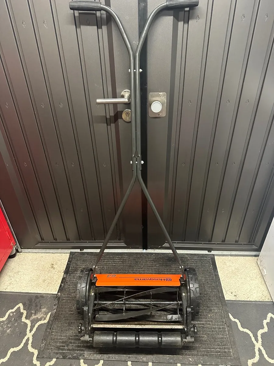Husqvarna HiCut 64 Manual Lawnmower - Image 2
