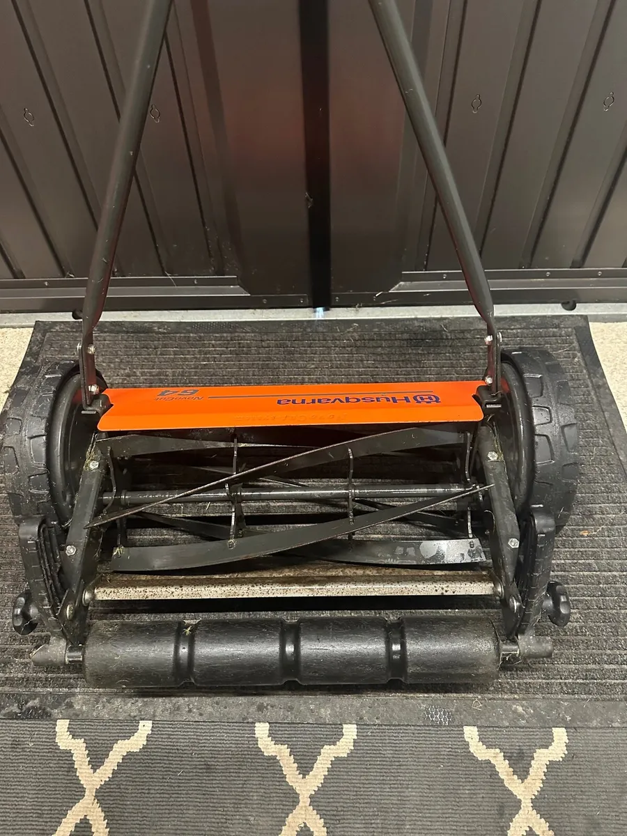 Husqvarna HiCut 64 Manual Lawnmower - Image 3