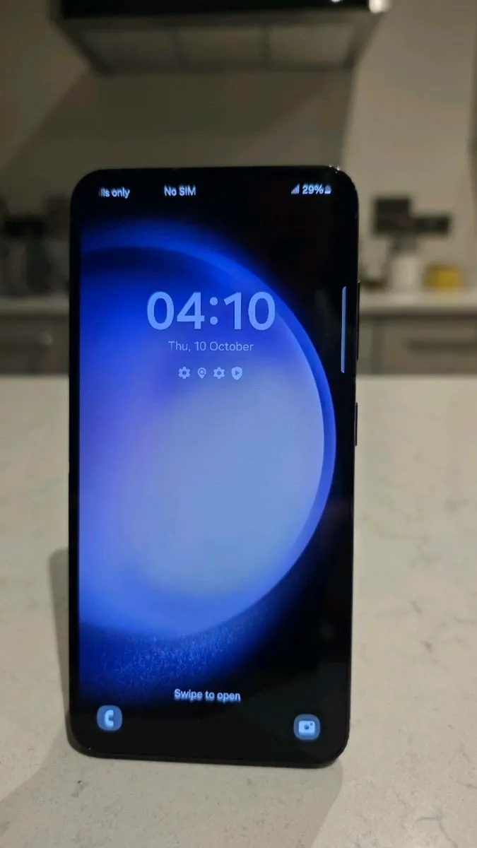 Samsung Galaxy s23 128gb - Image 1