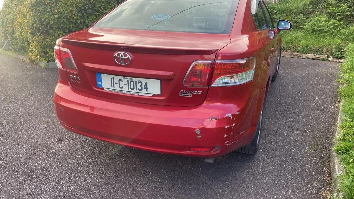 Toyota Avensis 2011 - Image 2
