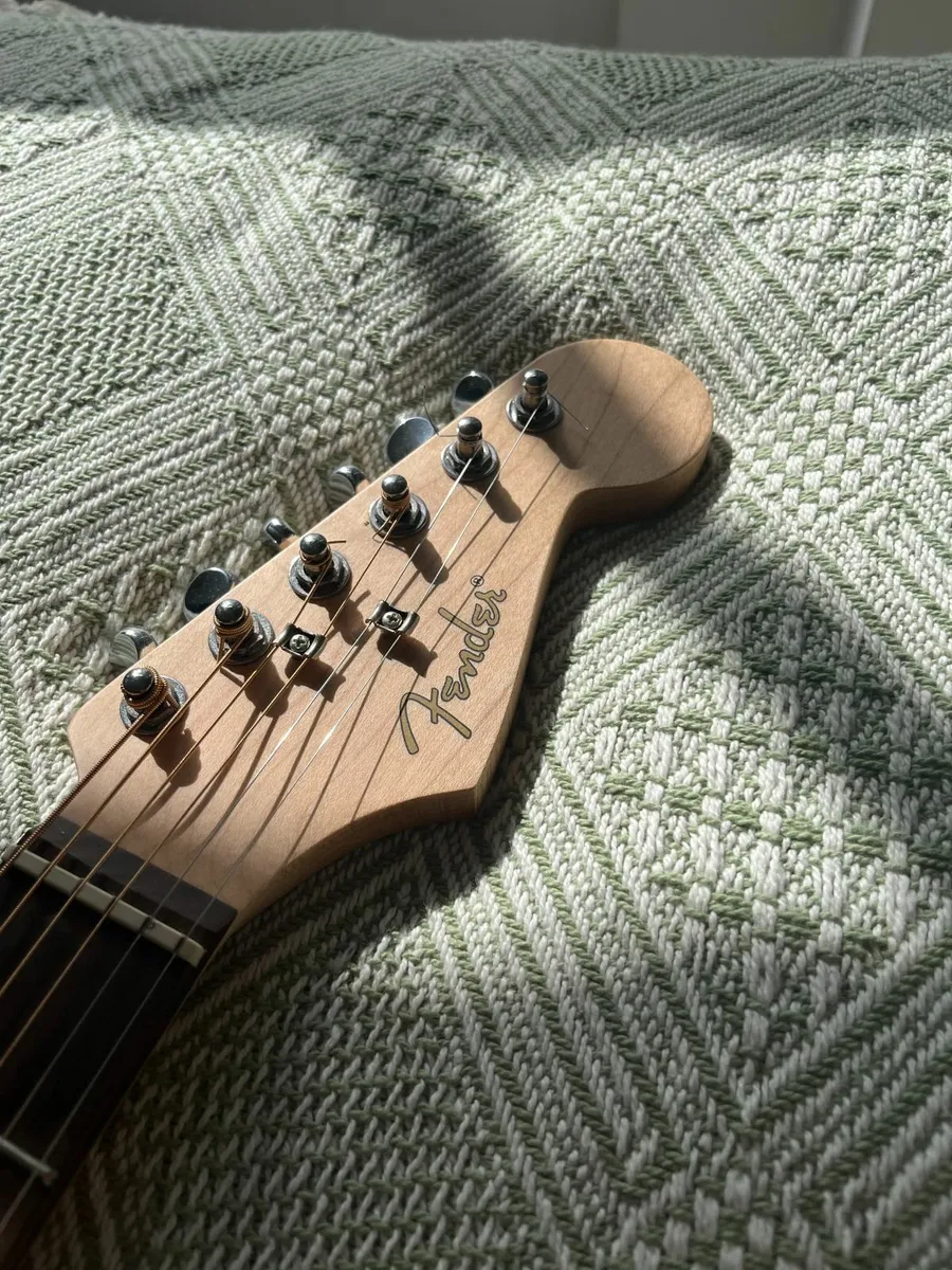 Fender Stratacoustic / electro-acoustic guitar - Image 3