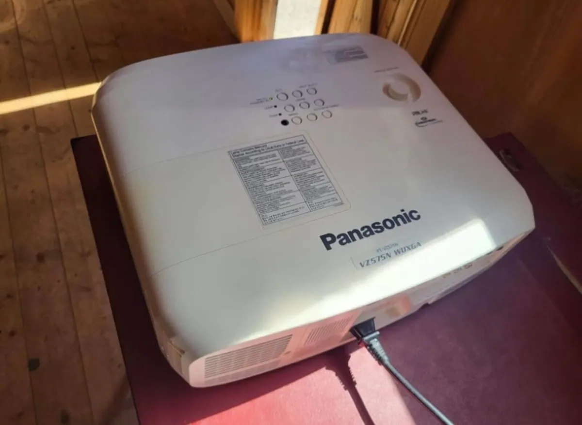 Digital projector - Panasonic - Image 2