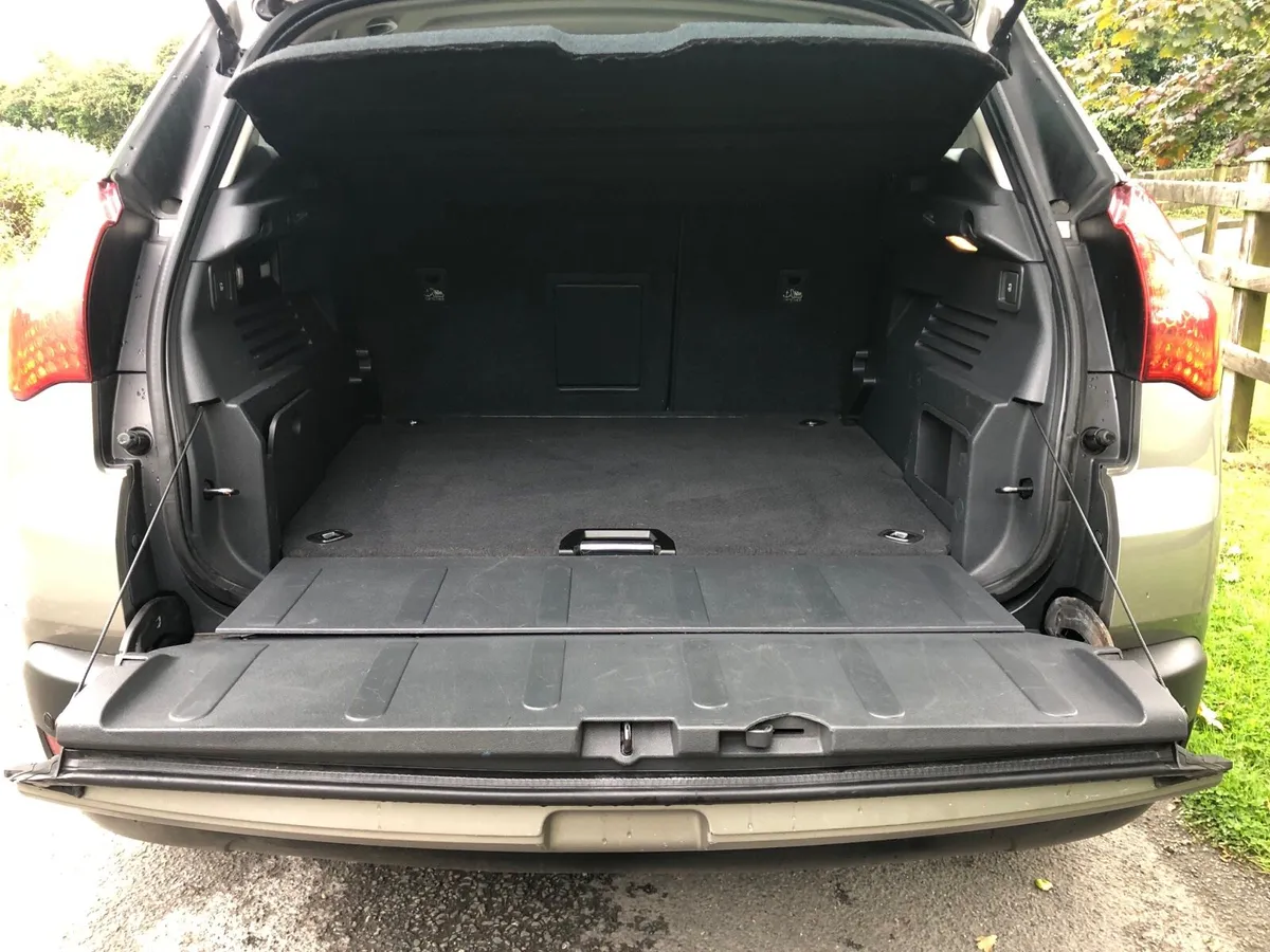PEUGEOT 3008 EXECUTIVE NEW NCT MINT - Image 4