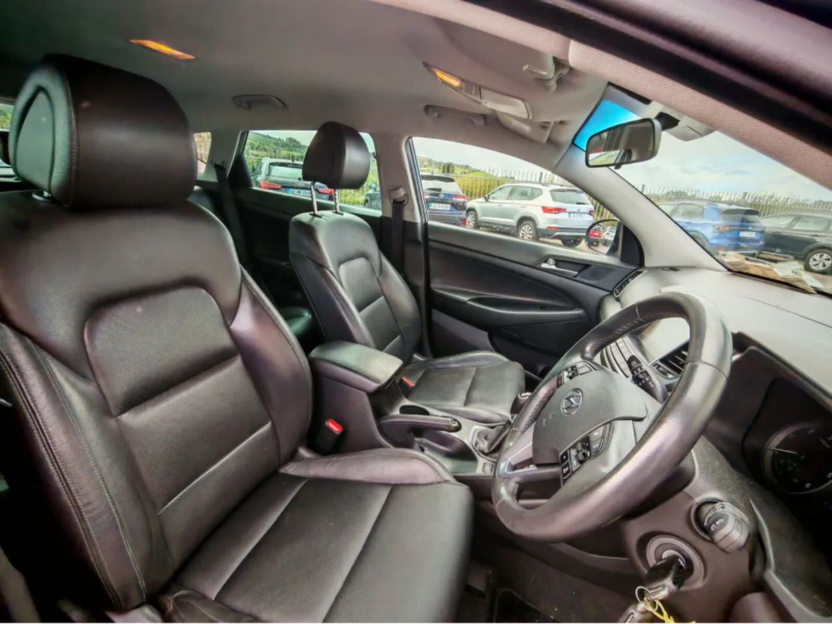 HYUNDAI TUCSON EXECUTIVE 5DR - Image 3