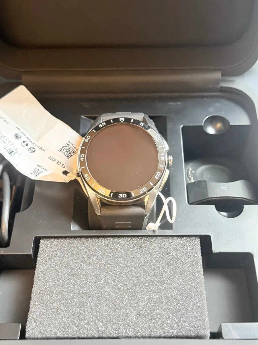TAG Heuer E4 Connected (2022 model) - Image 3