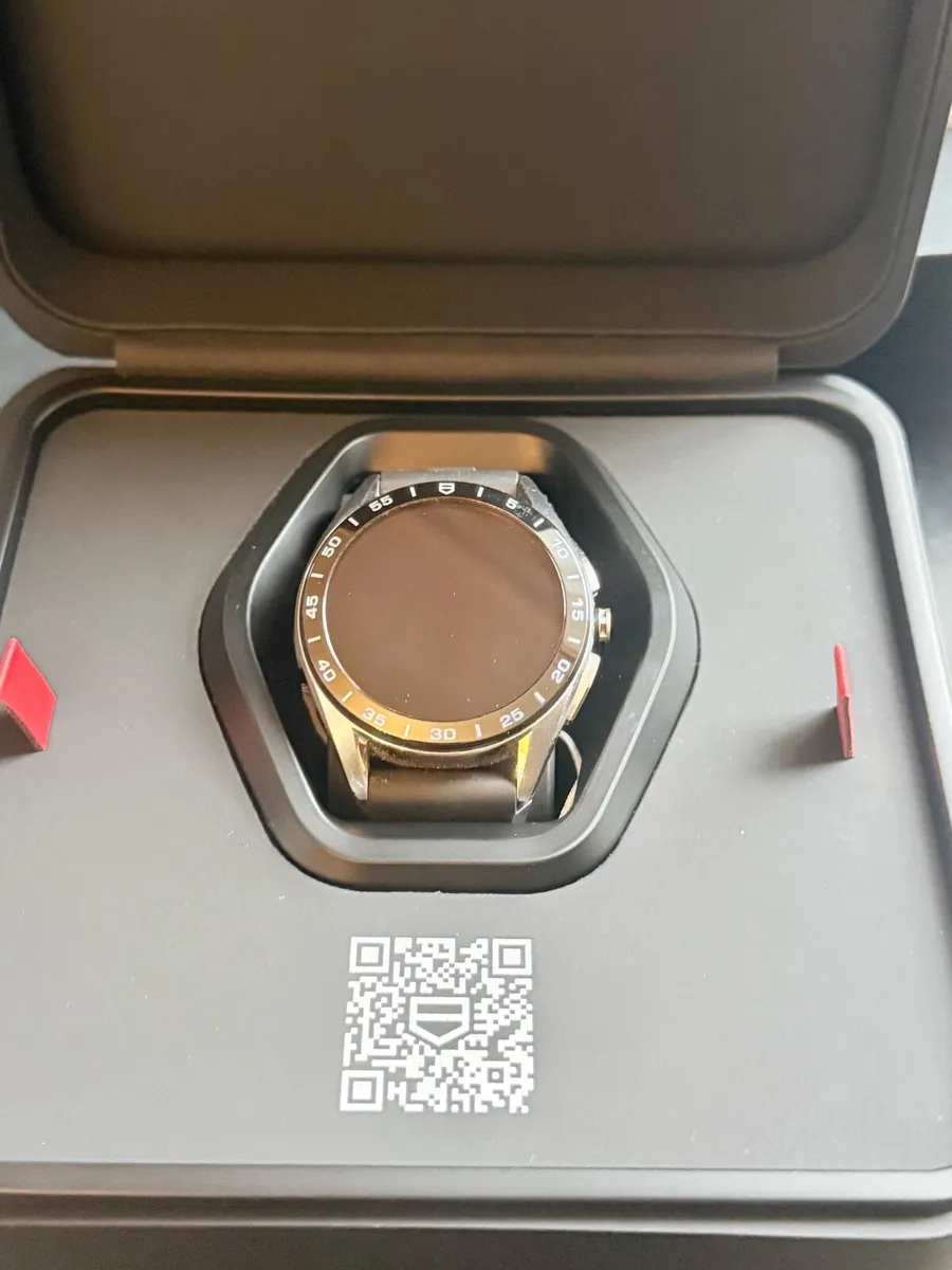 TAG Heuer E4 Connected (2022 model) - Image 4