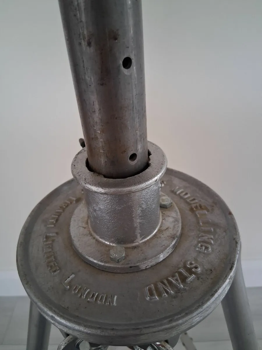 Sculpture Stand - Image 3