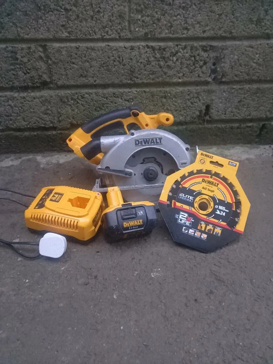 DeWalt 18v Skilaw Set - Image 1