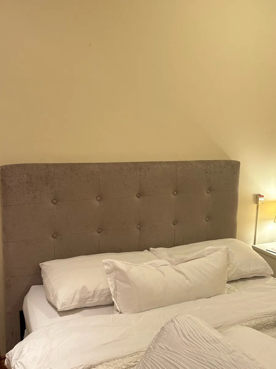 Double buttoned Headboard - Image 2