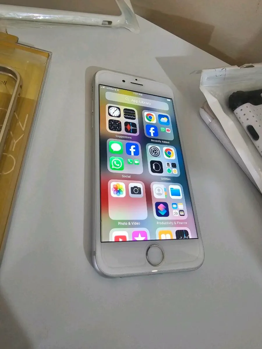 iPhone 6S 32GB Silver (Unlocked) + Comes wit - Image 2