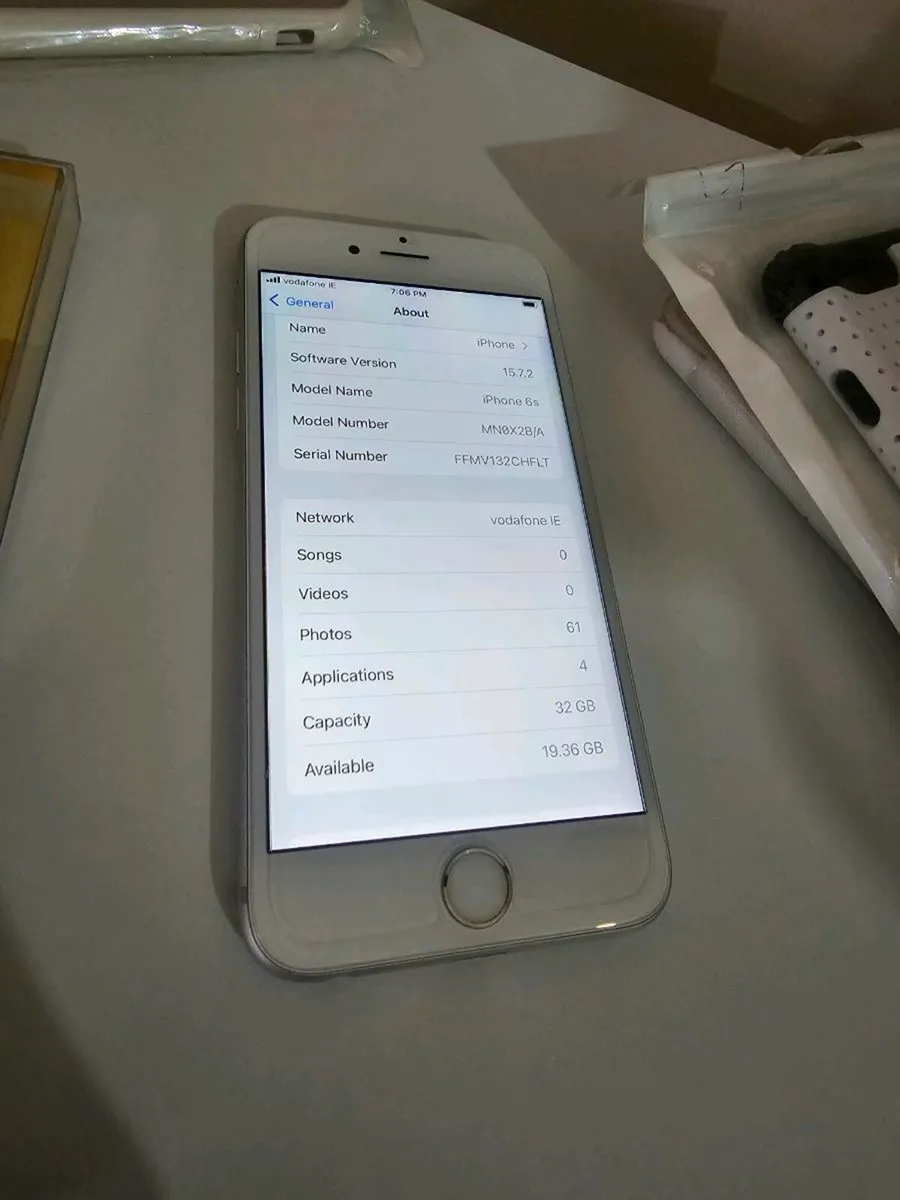 iPhone 6S 32GB Silver (Unlocked) + Comes wit - Image 4