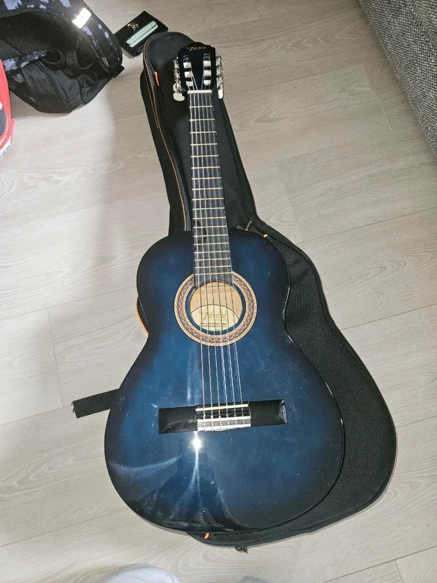 Child's guitar - Image 3