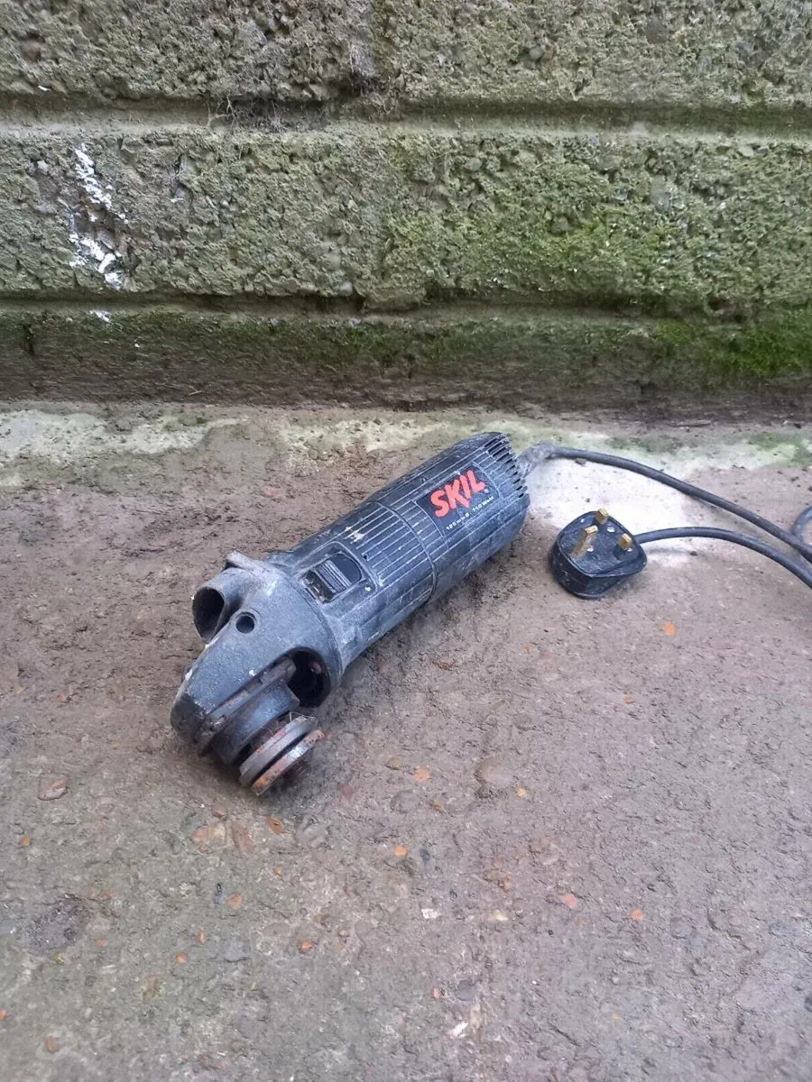 Skil Angle Grinder - Image 2