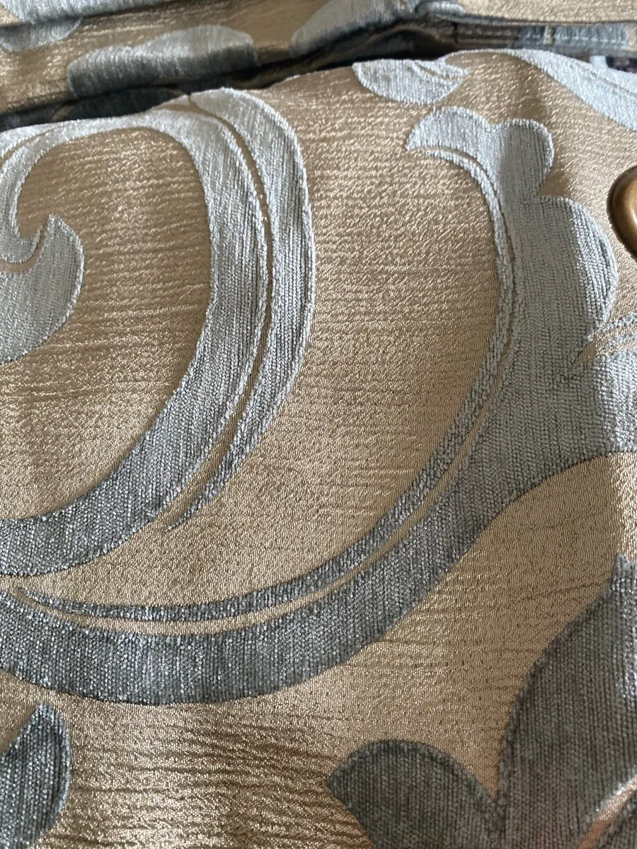 Curtains - Image 2