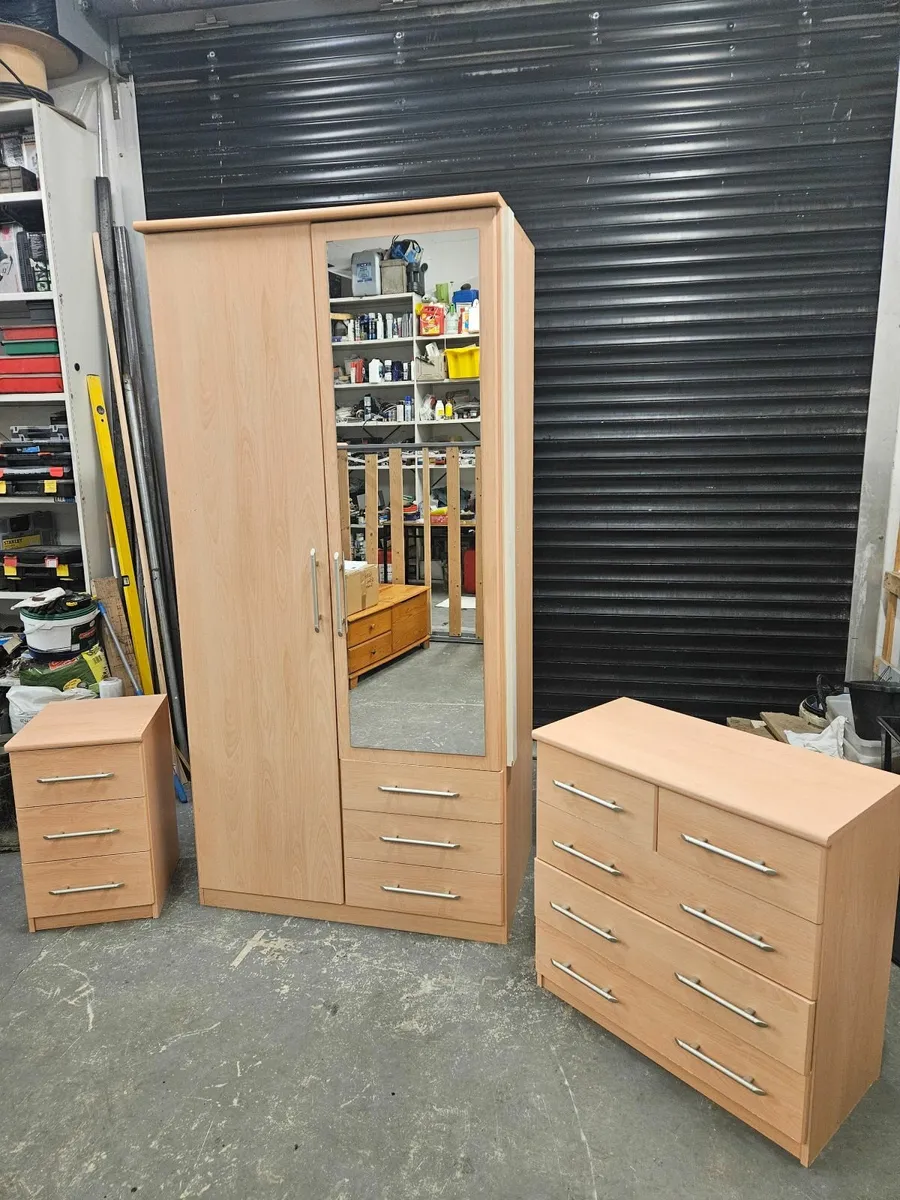 wardrobe, chest of drawers, locker - Image 1