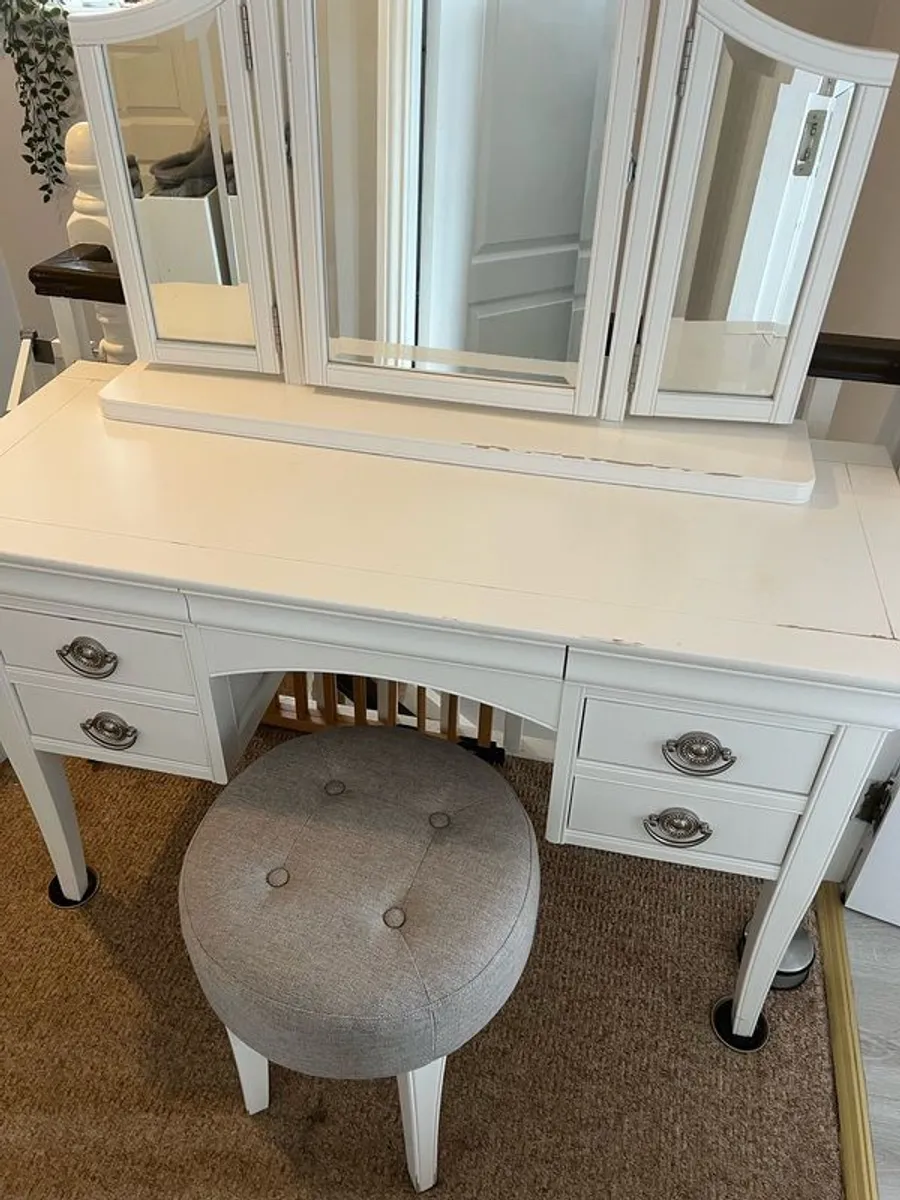 White Dressing Table Set - Image 1