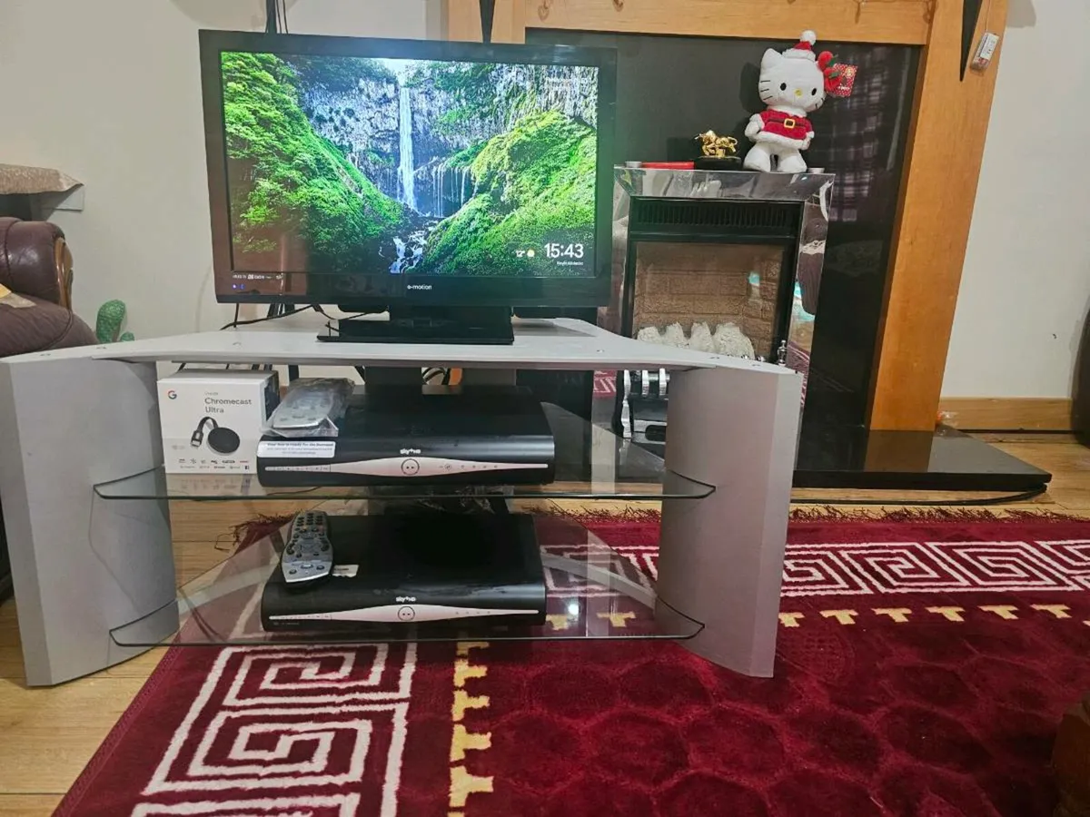 Led Tv HD DV3 T e.motion 25 inch + Corner 3 step T - Image 1