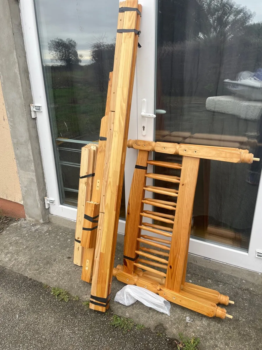 Pine single bed frame - Image 1