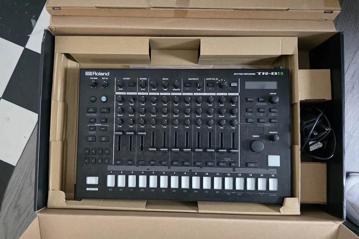 Roland TR8S Tabletop Synthesizer Drum Machine - Image 1