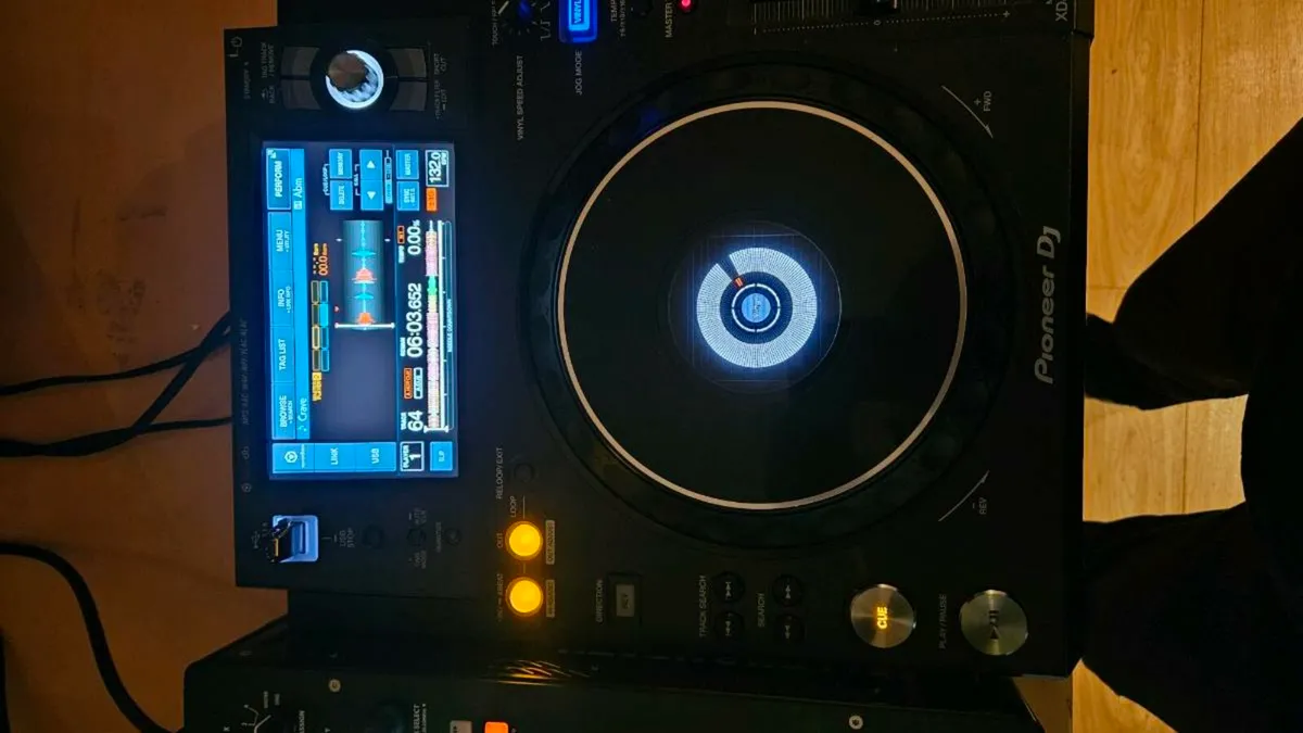 Dj equipment - Image 1