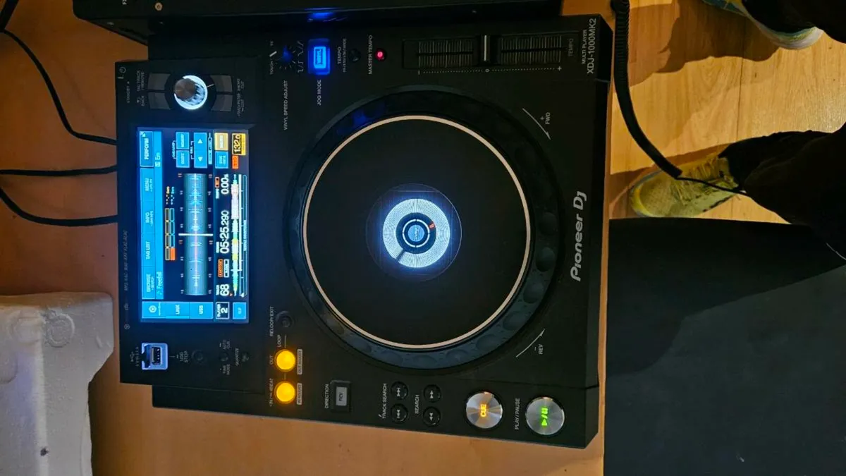 Dj equipment - Image 3