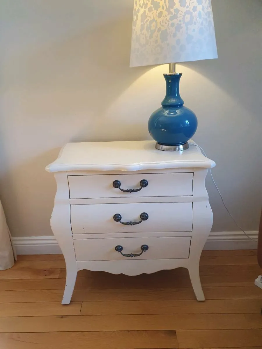 3 drawer dresser - Image 1