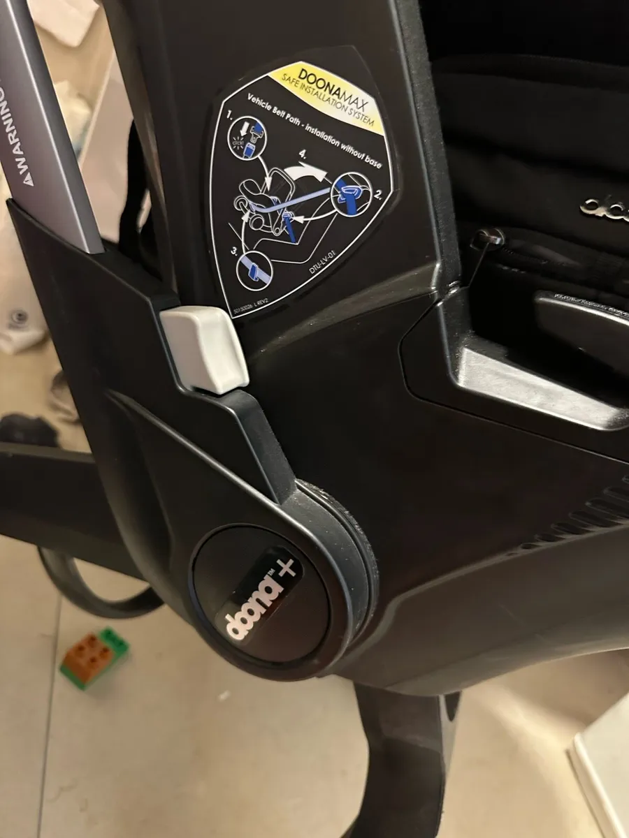 Doona buggy + isofix & accessories - Image 4