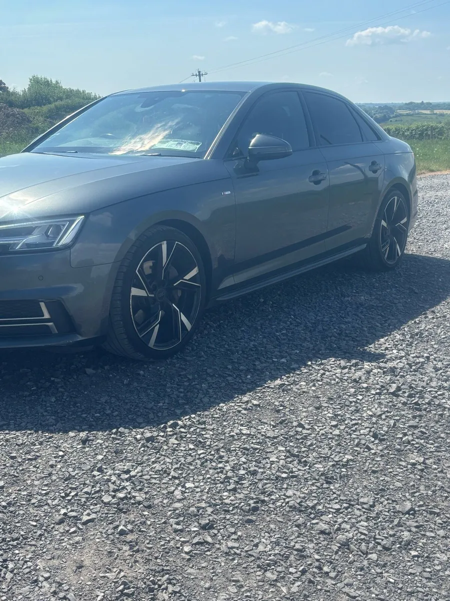 182 Audi A4, 2.0 tdi, Sline, *Black Edition* - Image 2