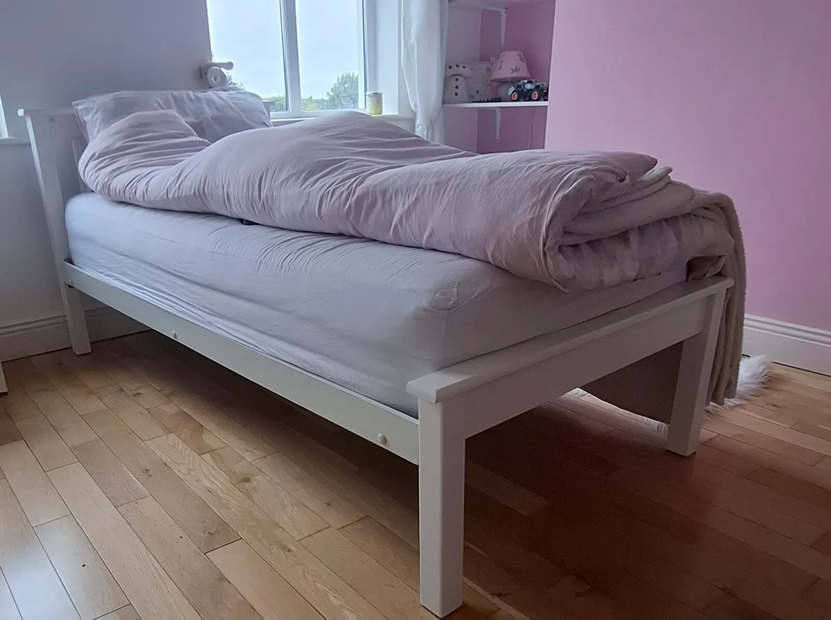 Single bed - Image 2