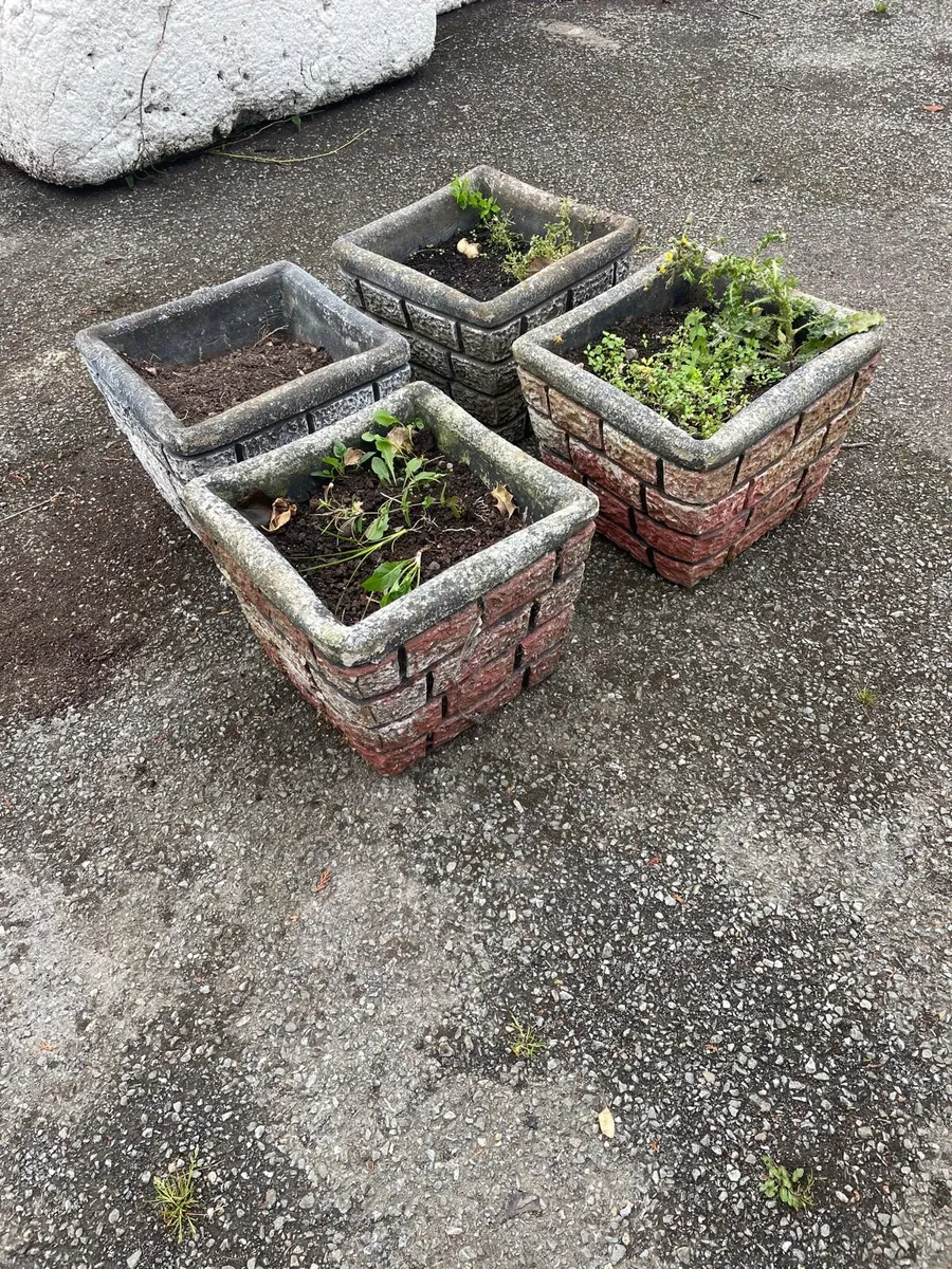 4 x concrete flower Pot - Image 1