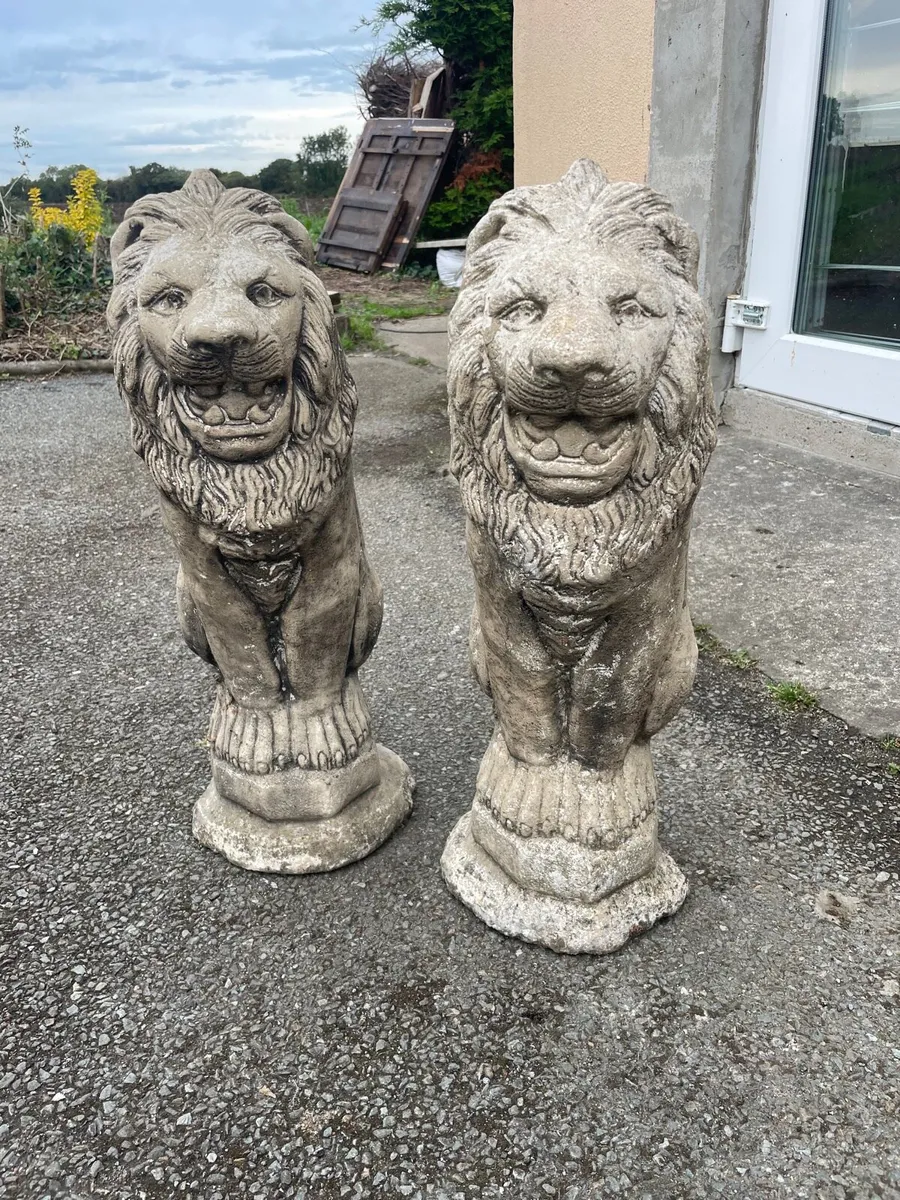 2 concrete lion statues - Image 2