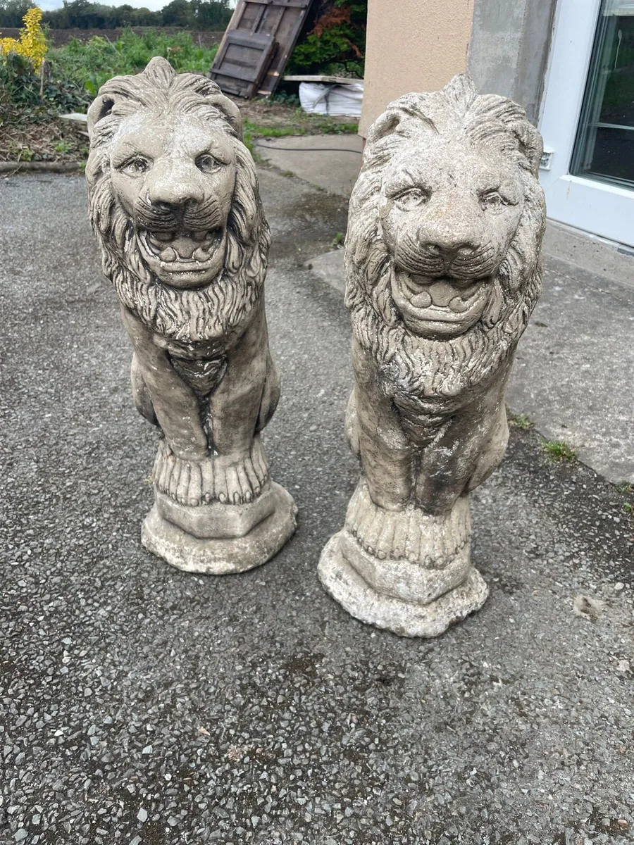 2 concrete lion statues - Image 3