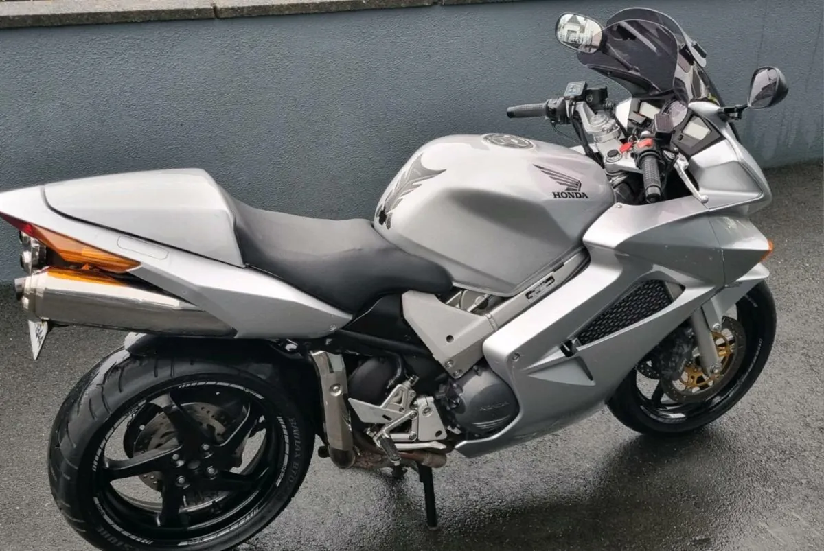 2003 Honda vfr 800 - Image 3