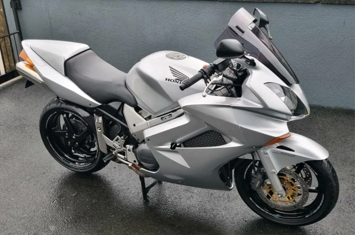 2003 Honda vfr 800 - Image 4
