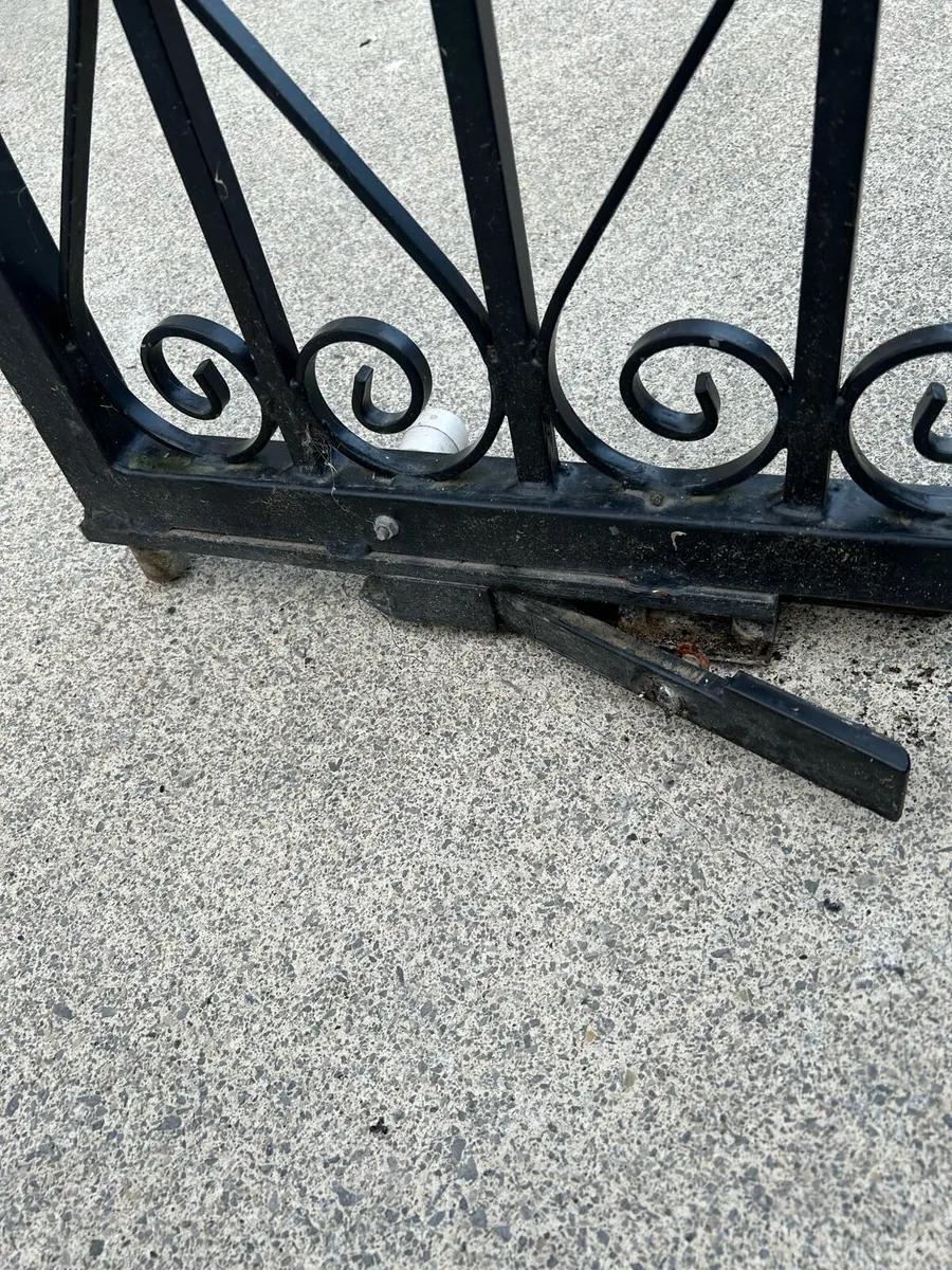 Entrance gates - Image 3