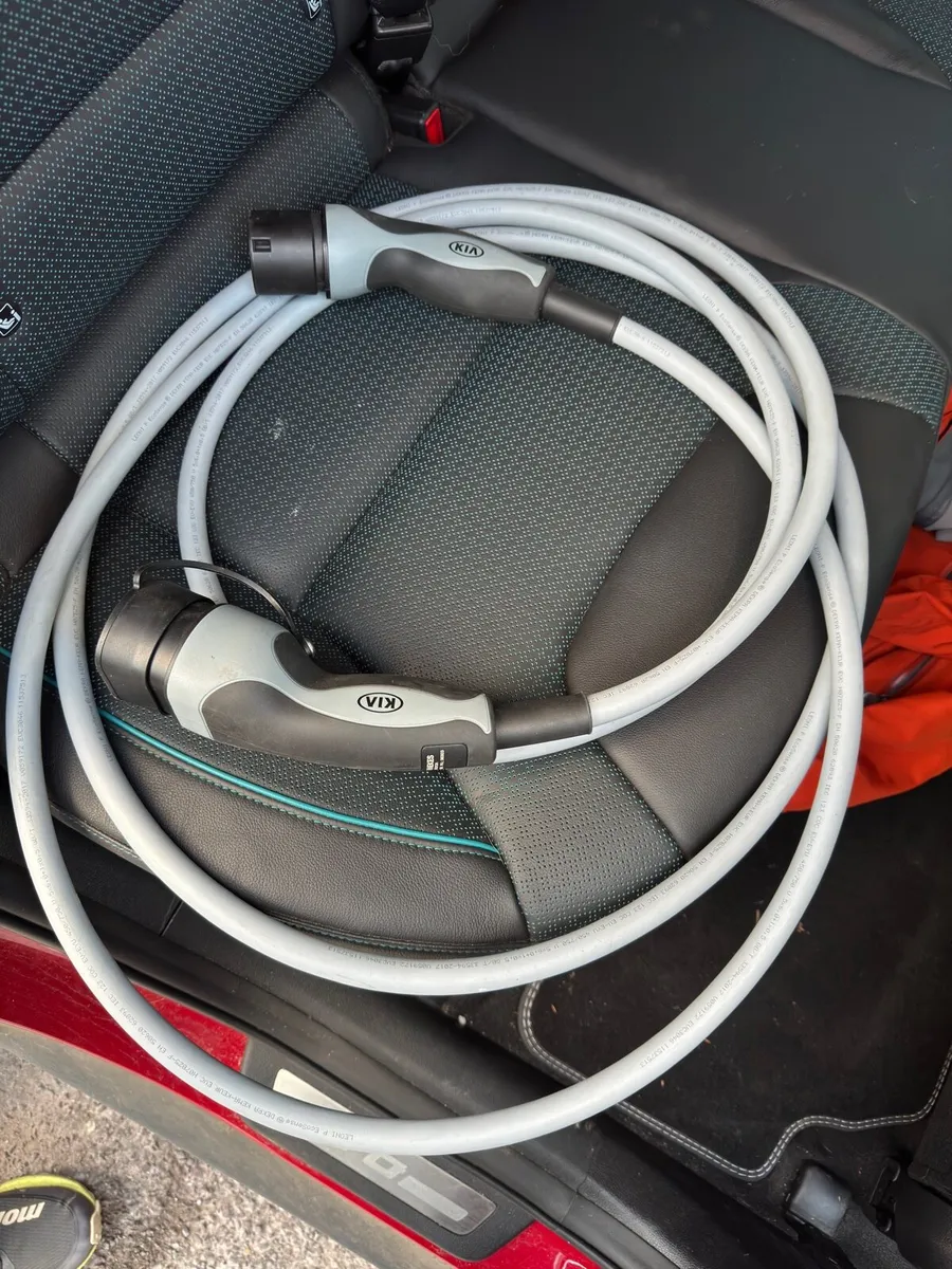 Charging cable EV 22kW 5m Type 2 - Image 1