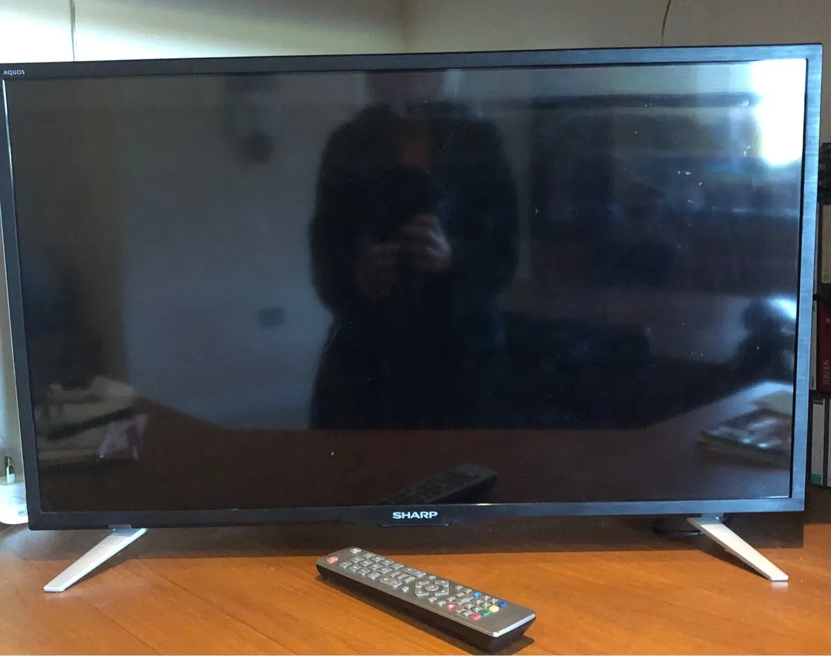 Sharp 32inch Smart Tv - Image 1